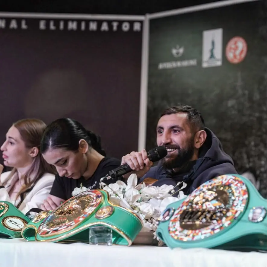 Arda Tamer Avcı WBC kemerleriyle basın toplantısında