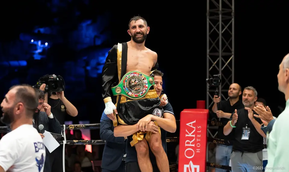 Arda Tamer Avcı WBC Asya kemeri töreninde