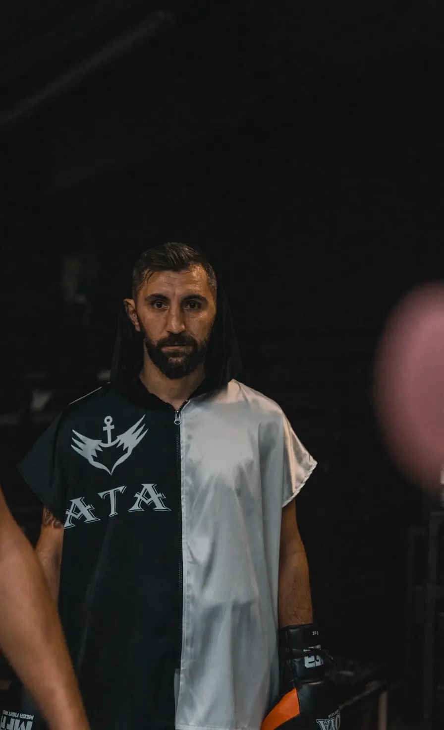 Arda Tamer Avcı ATA logolu sabahlığıyla